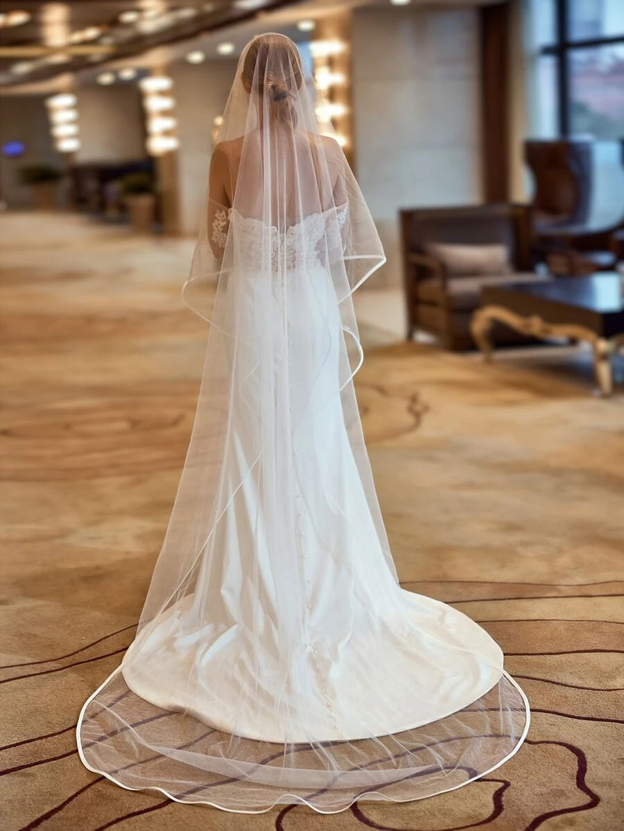 Contrast Binding Bridal Veil- Long